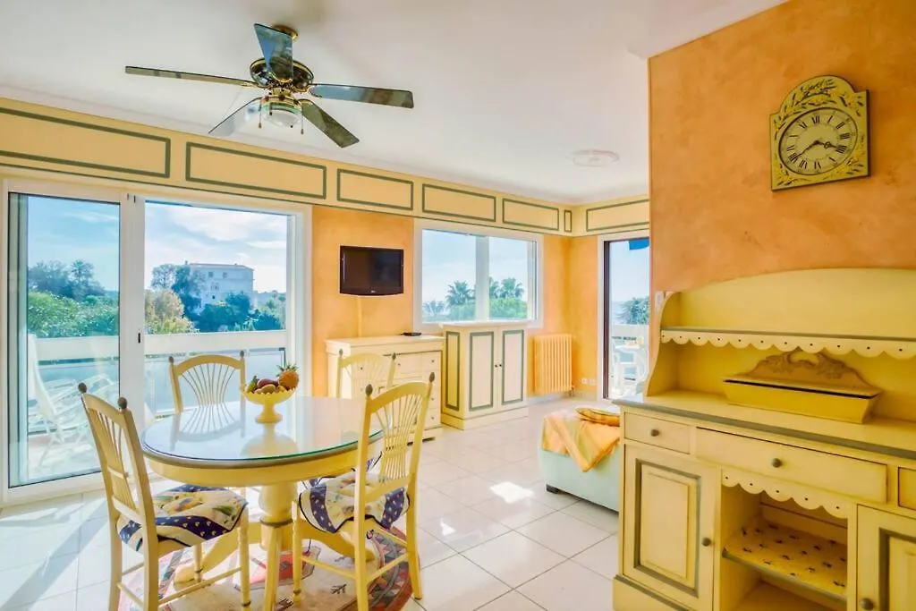 앙티브 A6- 2 Bdr Incredible Sea View - Ac, Garage & Terrace 아파트
